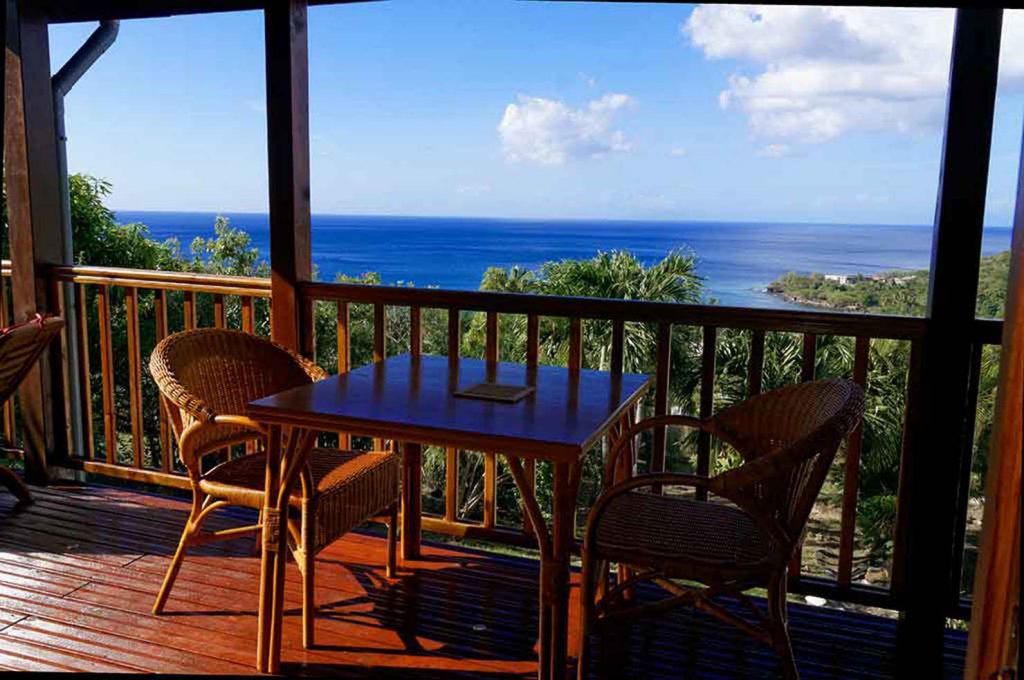 Terrasse du gîte Karureve avec vue sur la mer à Ferry