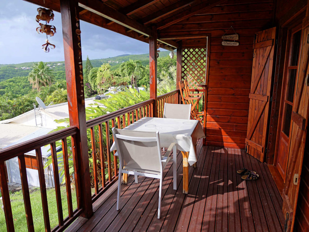 Table de la terrasse face à la mer